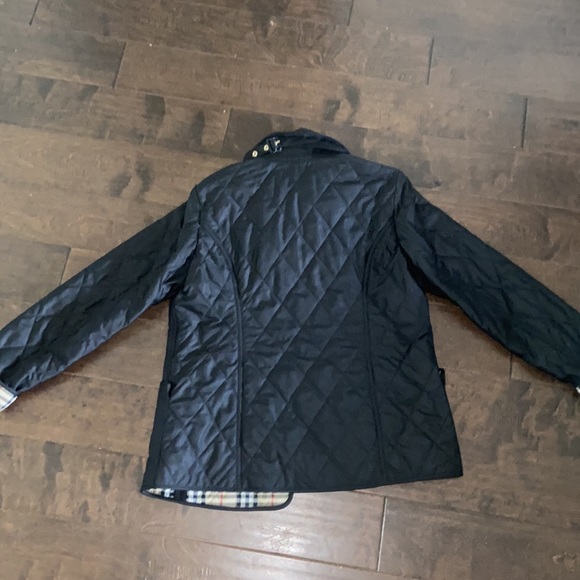 Spend winter in style! Basically new Burberry mini trench! - Picture 3 of 3